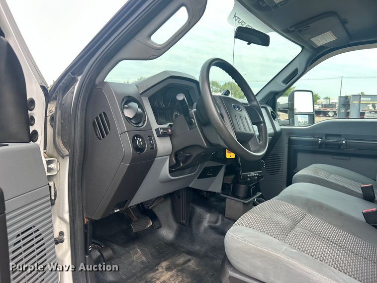 image for item EG0762 2013 Ford F550 Super Duty  box truck