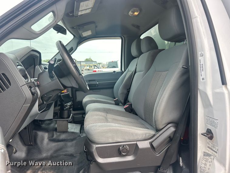 image for item EG0762 2013 Ford F550 Super Duty  box truck