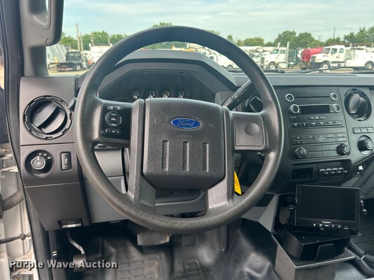 image for item EG0762 2013 Ford F550 Super Duty  box truck