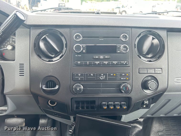 image for item EG0762 2013 Ford F550 Super Duty  box truck