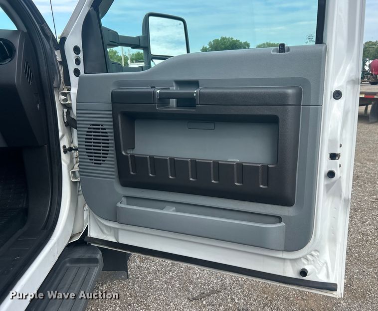 image for item EG0762 2013 Ford F550 Super Duty  box truck