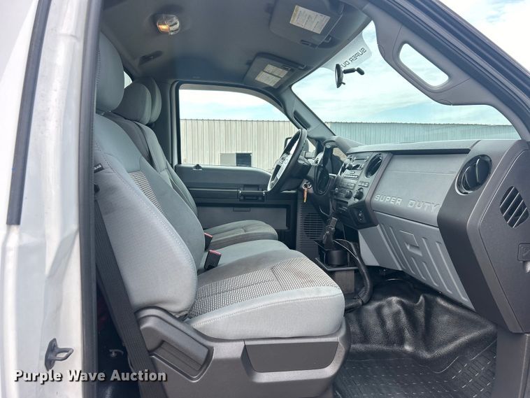 image for item EG0762 2013 Ford F550 Super Duty  box truck