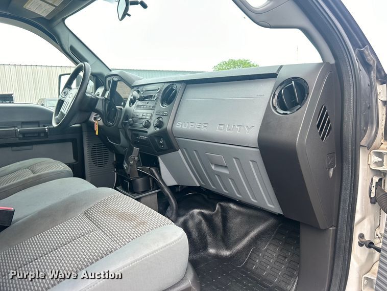 image for item EG0762 2013 Ford F550 Super Duty  box truck