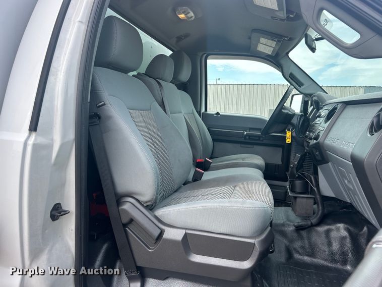 image for item EG0762 2013 Ford F550 Super Duty  box truck