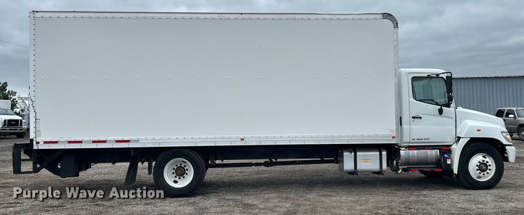 image for item EG1412 2013 Hino 268 box truck