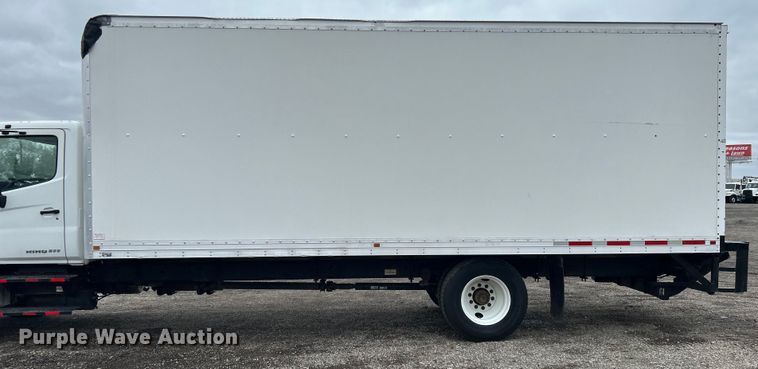 image for item EG1412 2013 Hino 268 box truck