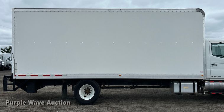 image for item EG1412 2013 Hino 268 box truck