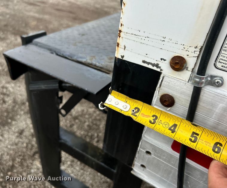 image for item EG1412 2013 Hino 268 box truck