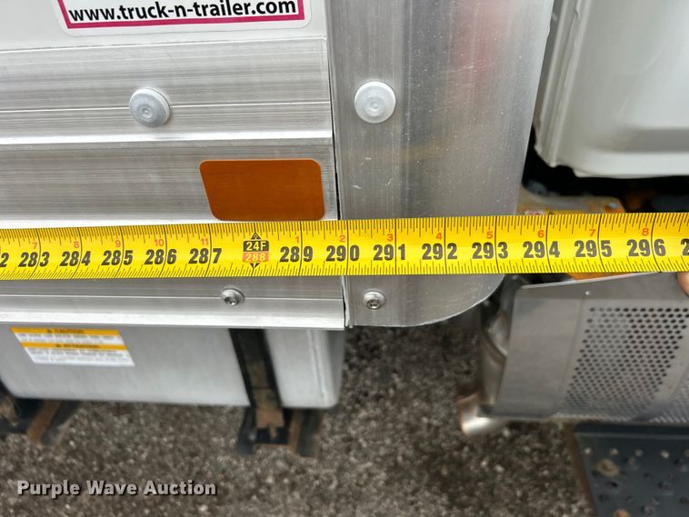 image for item EG1412 2013 Hino 268 box truck