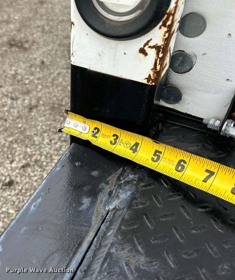 image for item EG1412 2013 Hino 268 box truck