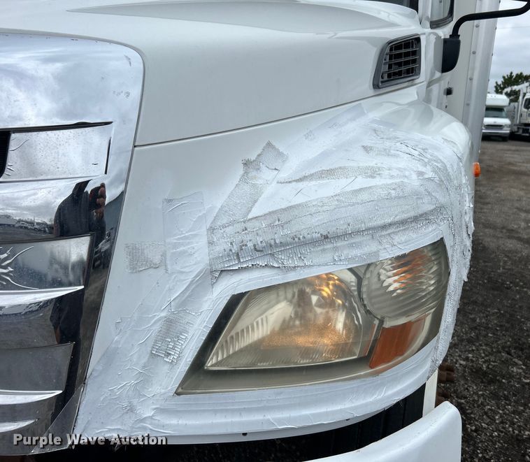 image for item EG1412 2013 Hino 268 box truck