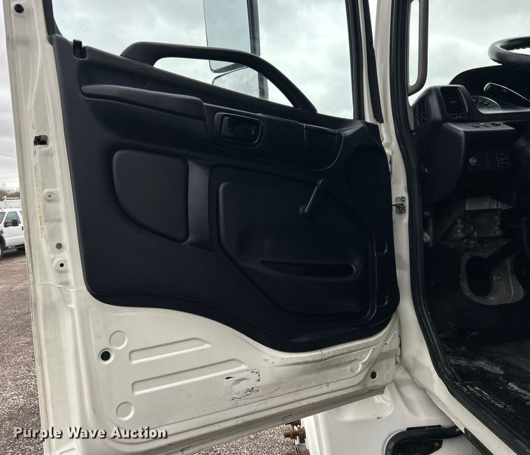 image for item EG1412 2013 Hino 268 box truck