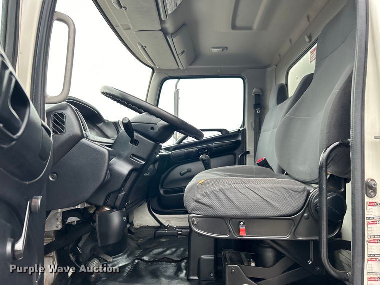 image for item EG1412 2013 Hino 268 box truck