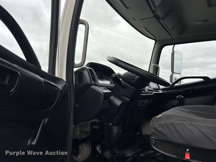 image for item EG1412 2013 Hino 268 box truck