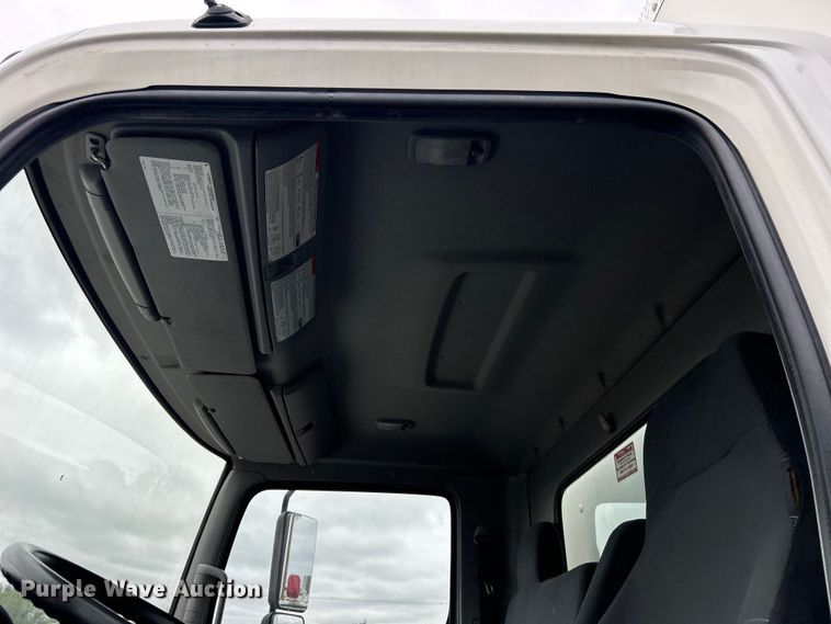 image for item EG1412 2013 Hino 268 box truck