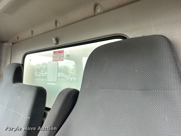 image for item EG1412 2013 Hino 268 box truck