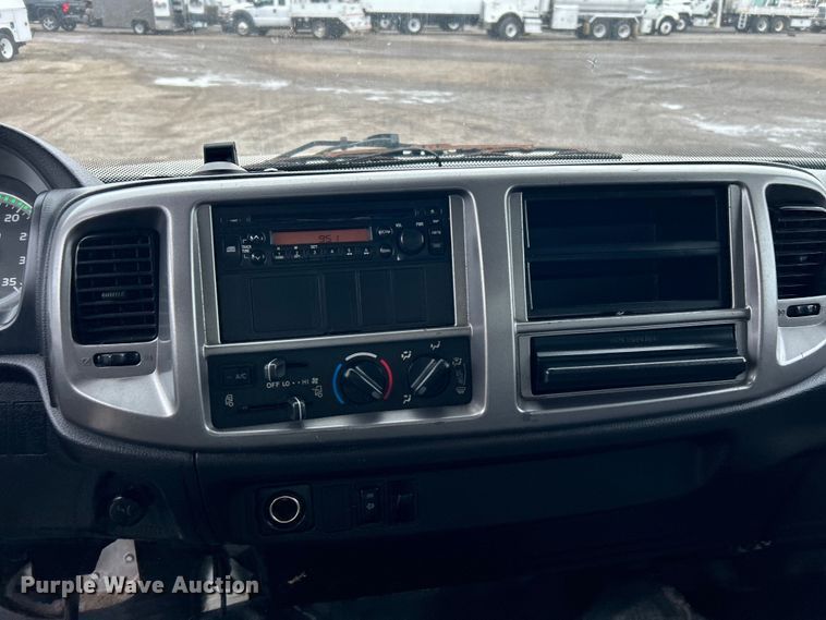 image for item EG1412 2013 Hino 268 box truck