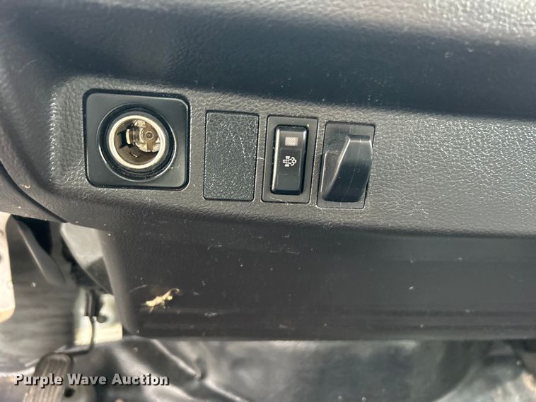 image for item EG1412 2013 Hino 268 box truck