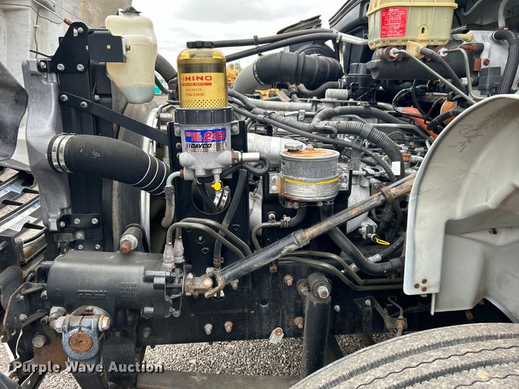 image for item EG1412 2013 Hino 268 box truck