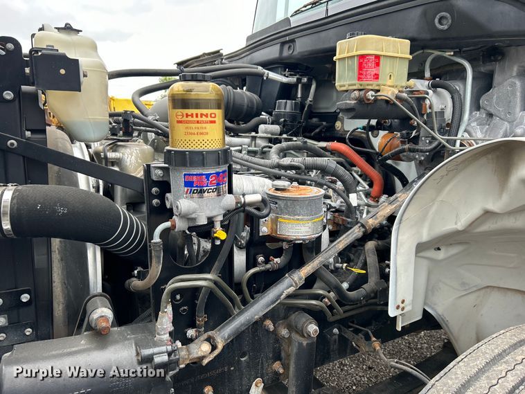 image for item EG1412 2013 Hino 268 box truck