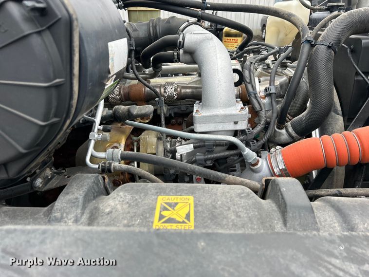 image for item EG1412 2013 Hino 268 box truck