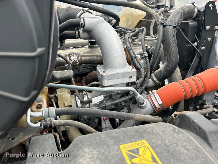 image for item EG1412 2013 Hino 268 box truck