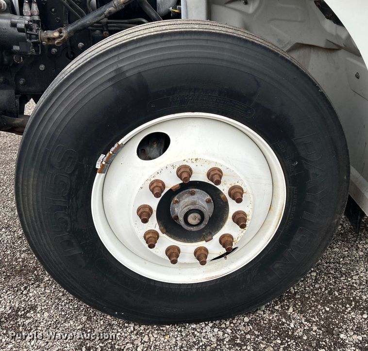 image for item EG1412 2013 Hino 268 box truck