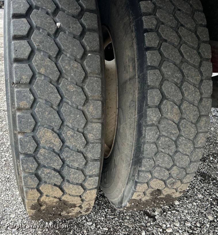 image for item EG1412 2013 Hino 268 box truck