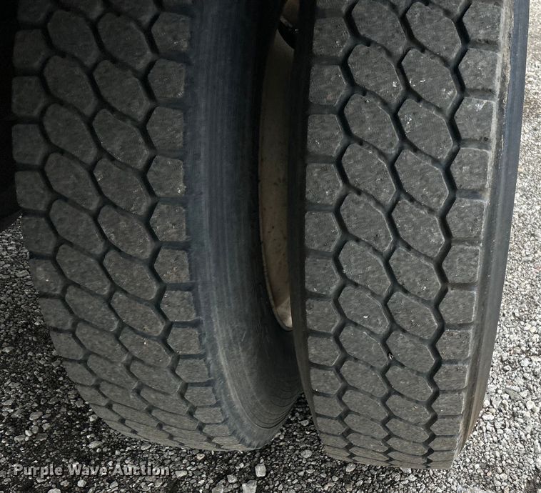 image for item EG1412 2013 Hino 268 box truck