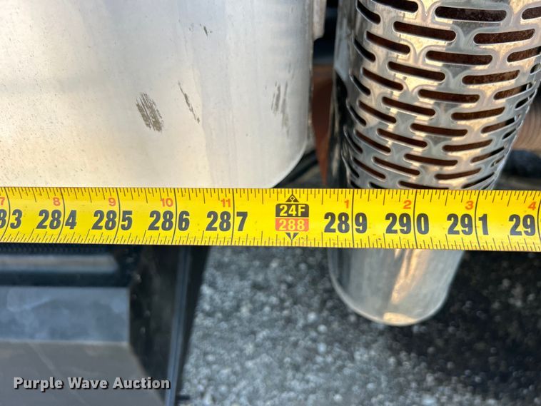 image for item EG1457 2010 International  7500 SBA box truck