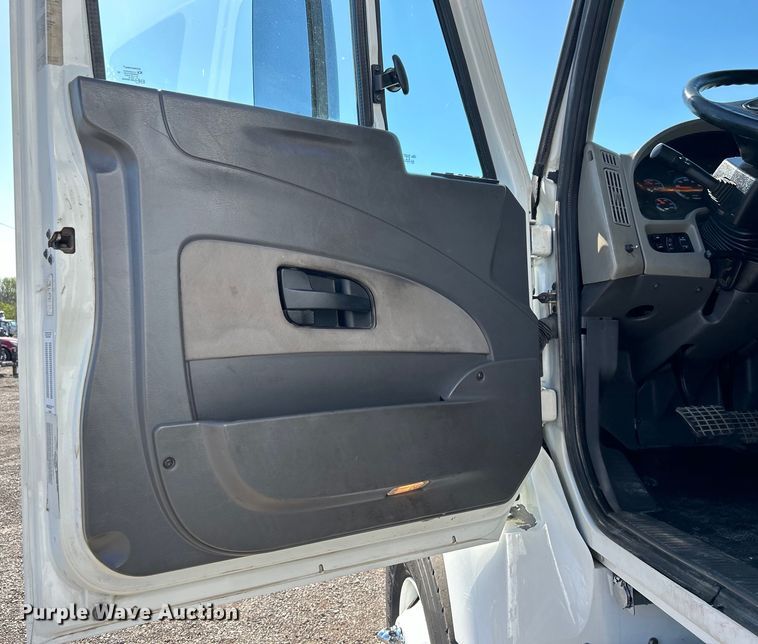 image for item EG1457 2010 International  7500 SBA box truck