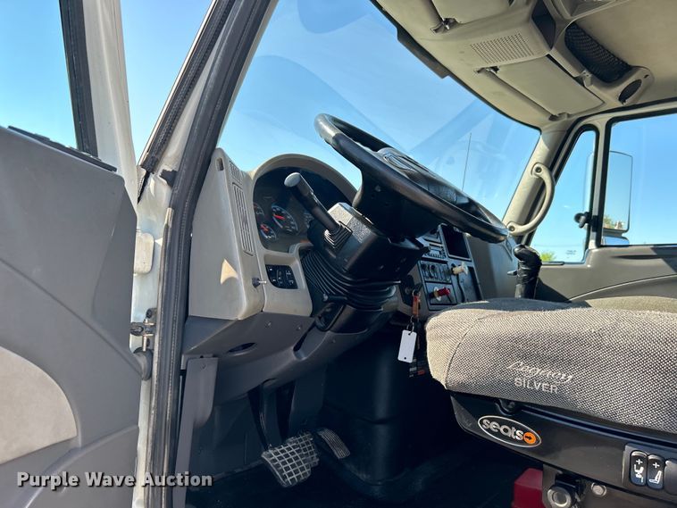 image for item EG1457 2010 International  7500 SBA box truck