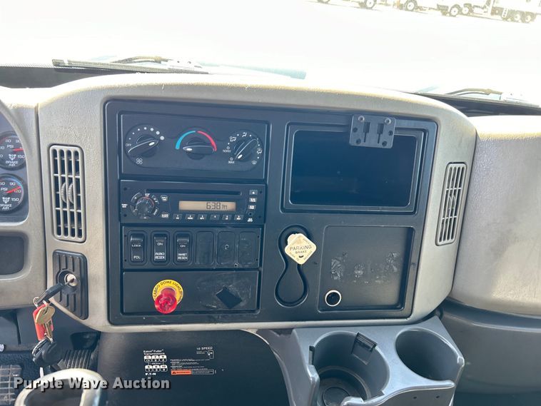 image for item EG1457 2010 International  7500 SBA box truck