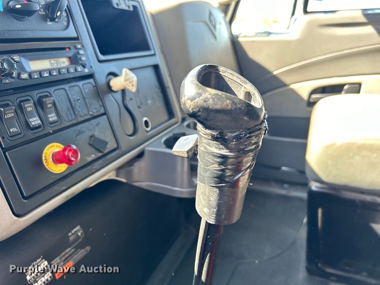 image for item EG1457 2010 International  7500 SBA box truck