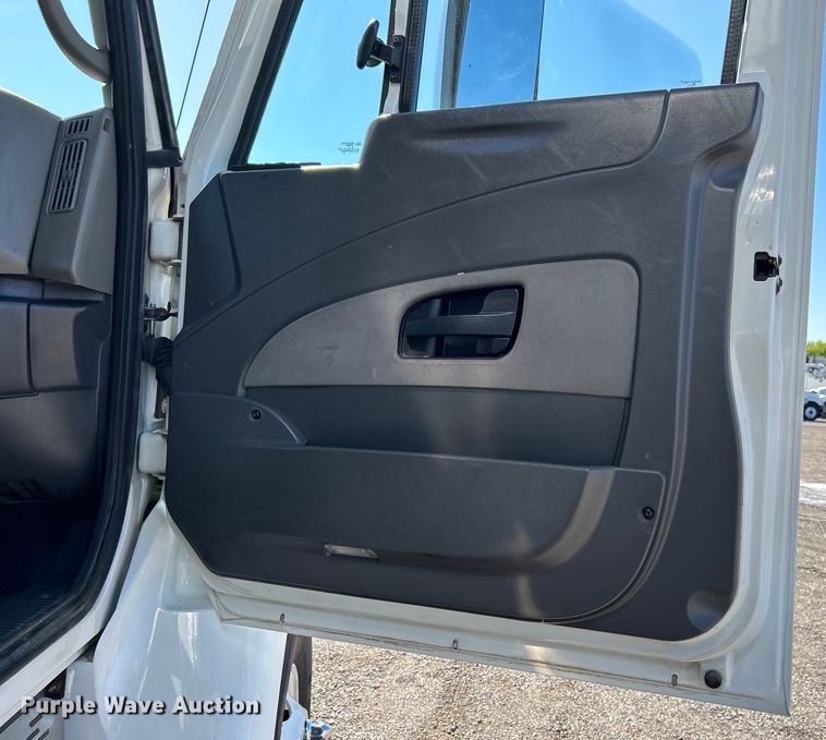 image for item EG1457 2010 International  7500 SBA box truck