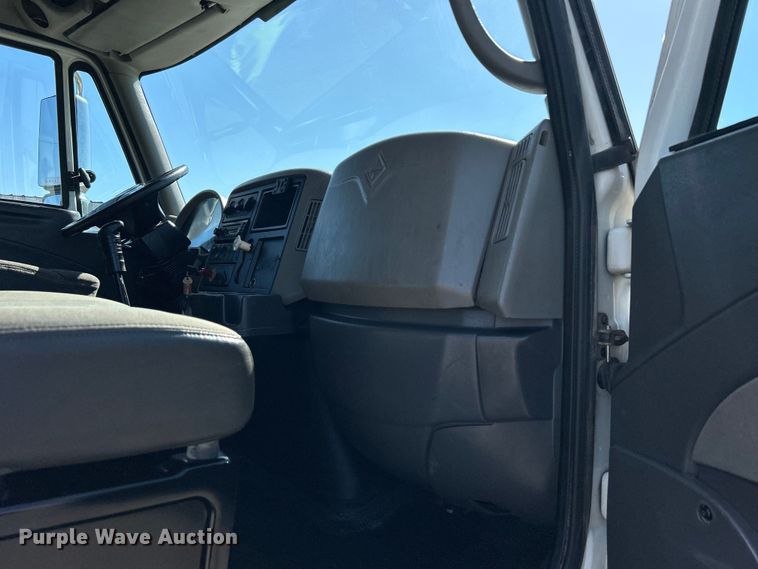 image for item EG1457 2010 International  7500 SBA box truck