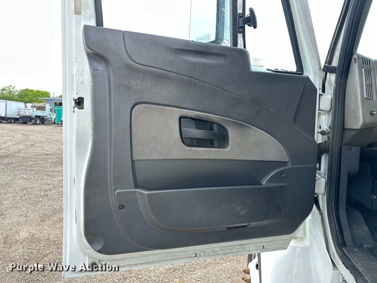 image for item EG1485 2010 International  7500 SBA box truck