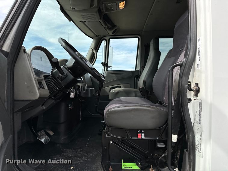 image for item EG1485 2010 International  7500 SBA box truck