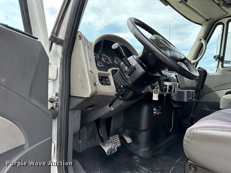 image for item EG1485 2010 International  7500 SBA box truck