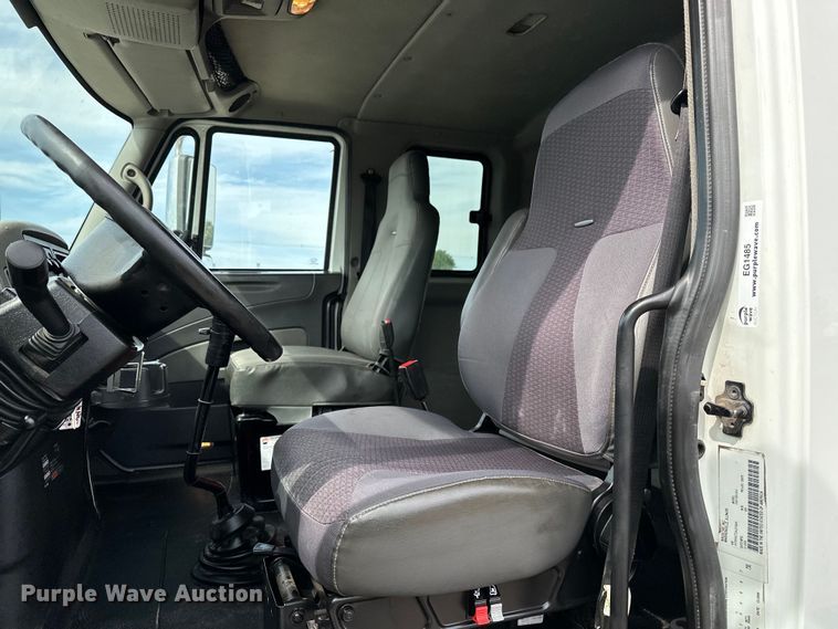 image for item EG1485 2010 International  7500 SBA box truck