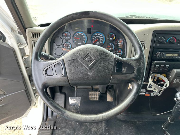 image for item EG1485 2010 International  7500 SBA box truck