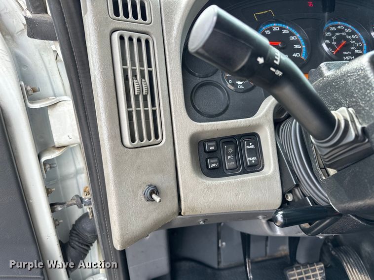 image for item EG1485 2010 International  7500 SBA box truck