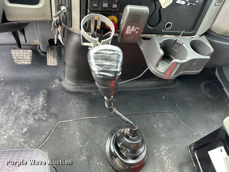 image for item EG1485 2010 International  7500 SBA box truck