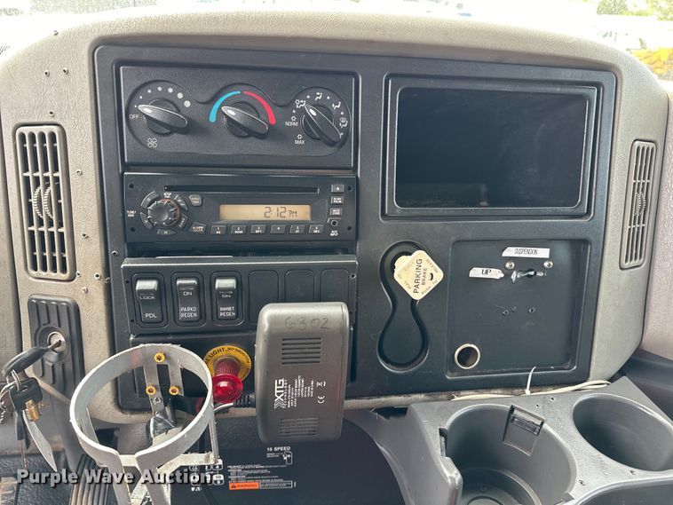 image for item EG1485 2010 International  7500 SBA box truck