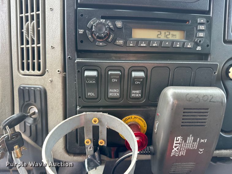 image for item EG1485 2010 International  7500 SBA box truck