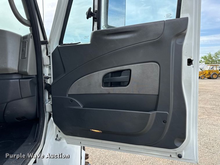 image for item EG1485 2010 International  7500 SBA box truck