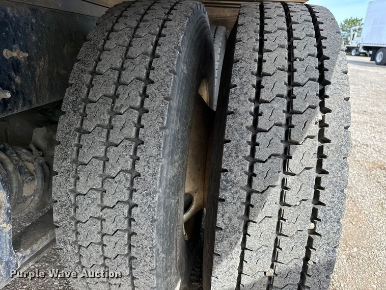 image for item EG1485 2010 International  7500 SBA box truck