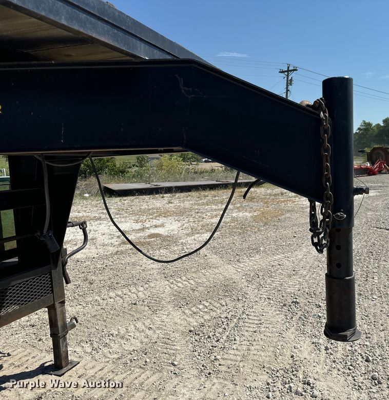 image for item EH6951 2011 Maxwell drop deck equipment trailer