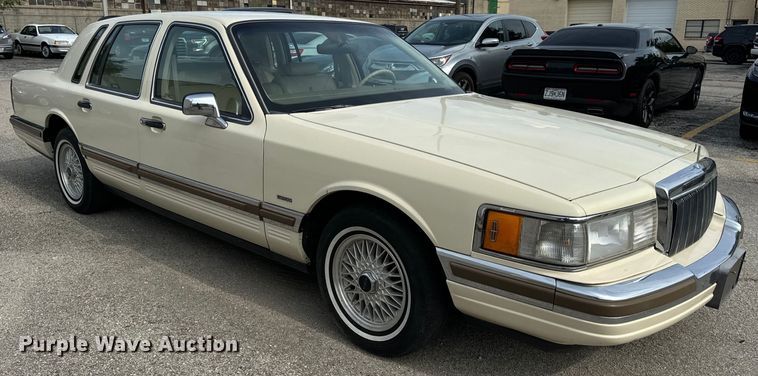 image for item EH6954 1990 Lincoln  Town Car 
