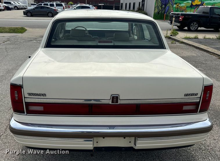 image for item EH6954 1990 Lincoln  Town Car 